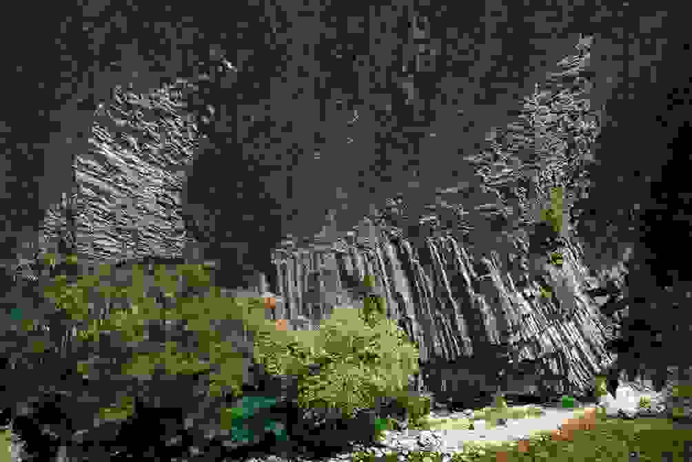 Basaltufer des Flusses Lignon