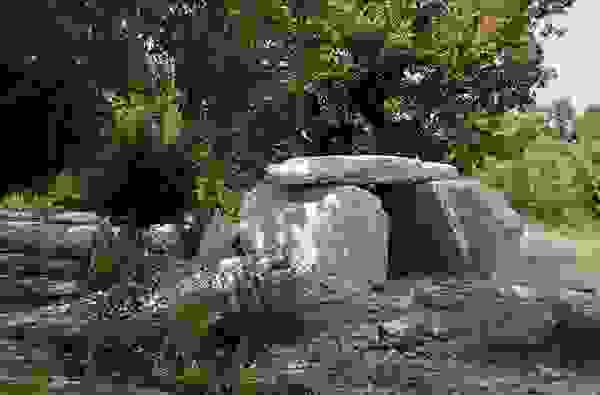 dolmen_dsc0257_w.jpg