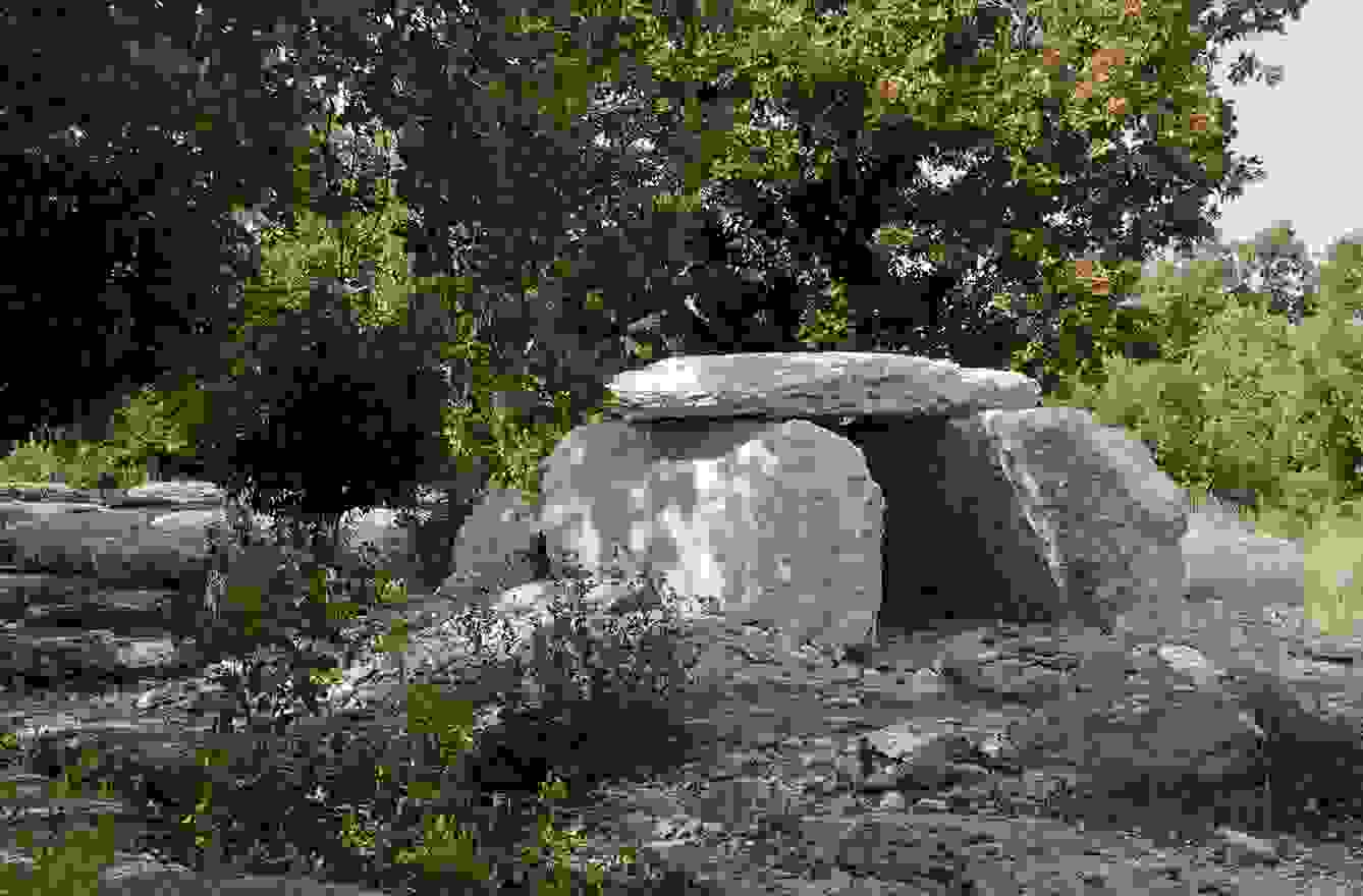 dolmen_dsc0257_w.jpg