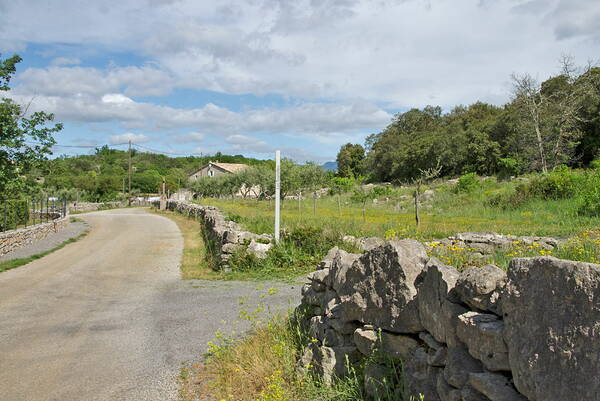 a_dsc6709_w.jpg Les Lauzières, 980 chemin de Linsolas
Hier rechts abbiegen in die private Zufahrtsstrasse