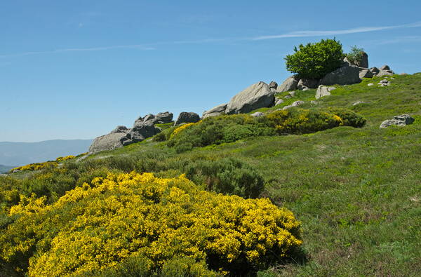 Imposante Felsformationen oberhalb von Loubaresse