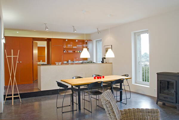 h_wohnen_dsc0034_w.jpg Wohnbereich mit Cheminéeofen