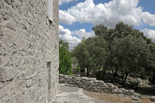 h_haus_s_l1072621_w.jpg ... zum Eingang des Ferienhauses