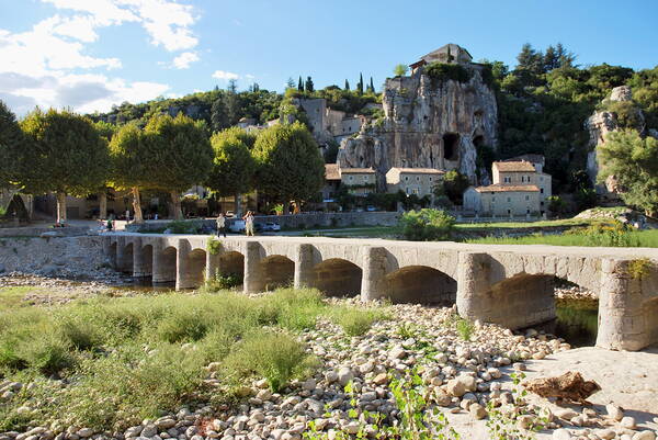 u_labeaume_16.jpg Seine schöne, historische Brücke über die Beaume