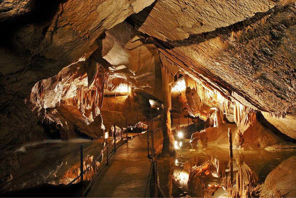 r_hoehle_14.jpg Zahlreiche, imposante Höhlen können besucht werden