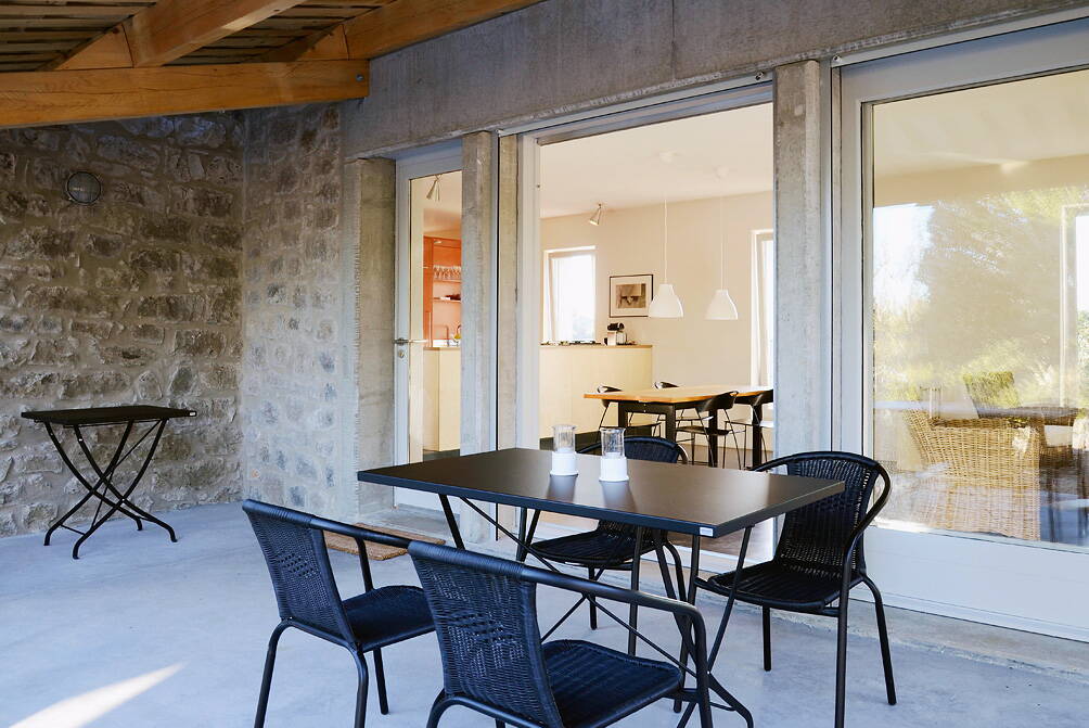 h_terasse_07.jpg Essen auf der überdachten Terrasse